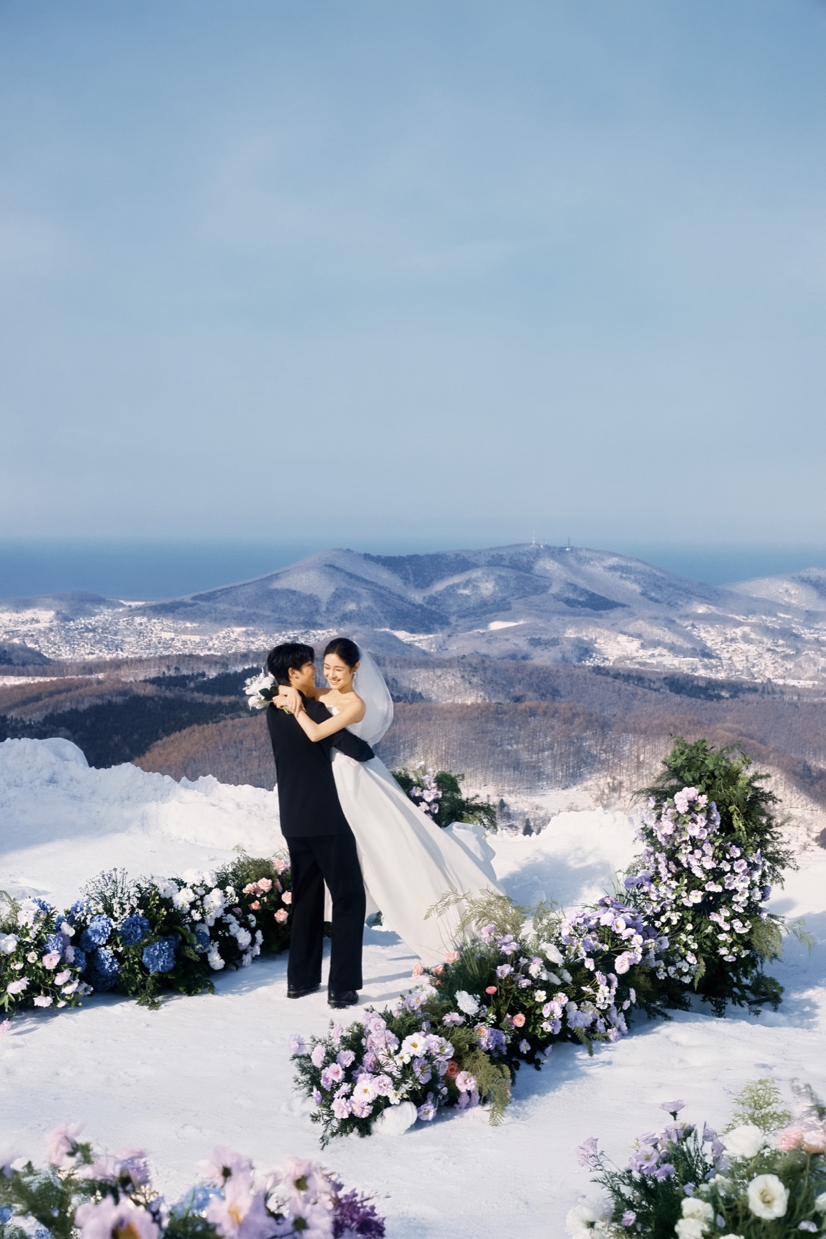北海道婚纱照 雪山花艺婚礼摄影